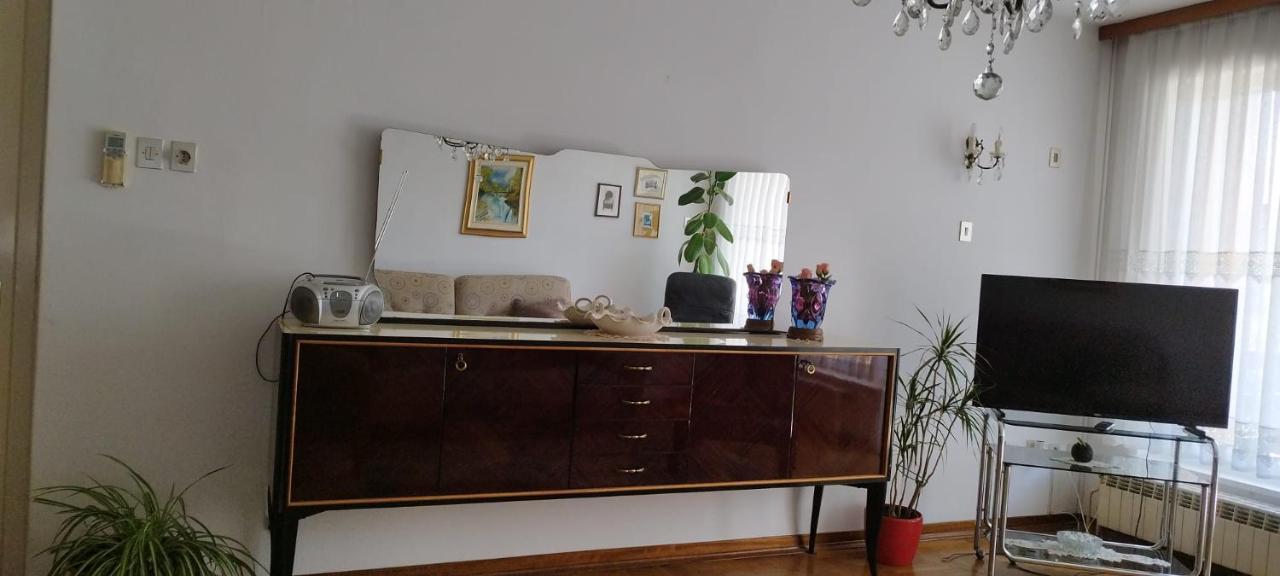 7 Flower Street Apartment Sempeter pri Gorici Exterior foto